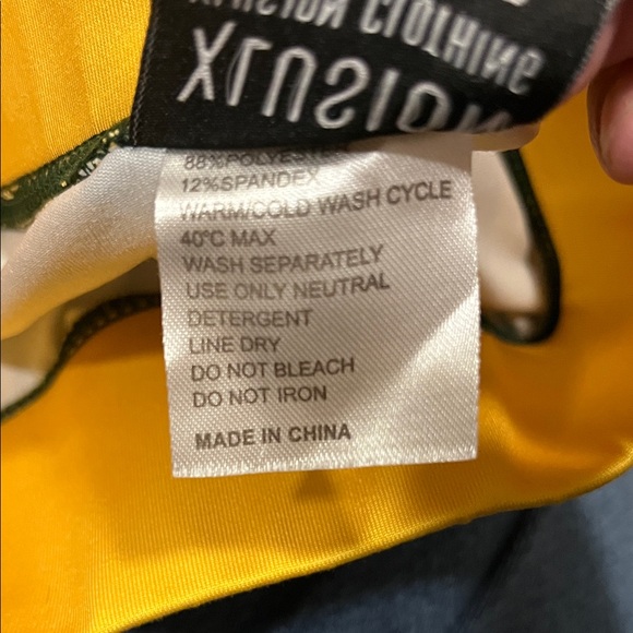 Xlusion Vibrant Green and Yellow Green Bay Football Leggings Size S - Picture 10 of 10